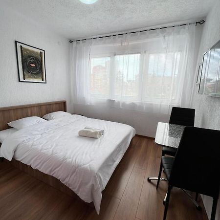 Zogu Apartments - Downtown Prishtinë Luaran gambar