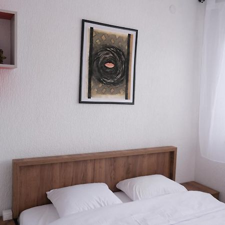 Zogu Apartments - Downtown Prishtinë Luaran gambar